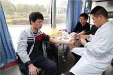 尊龙凯时人生就是搏组织义务献血 员工踊跃奉献爱心