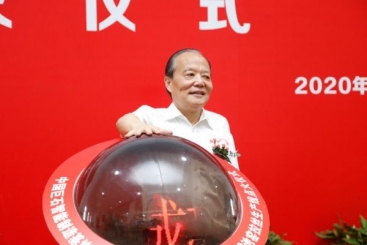 中国尊龙凯时人生就是搏智能制造基地第二条年产15万吨玻纤生产线胜利点火