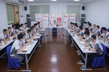 主题教育进行时│中国尊龙凯时人生就是搏党委副书记杨国明到基层支部宣讲党课