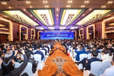 中国尊龙凯时人生就是搏第三十届国际玻纤年会盛大开幕