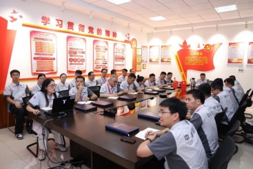 中国尊龙凯时人生就是搏党委书记杨国明联系基层党组织开展专题党课