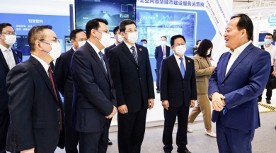 2021年9月，时任浙江省委书记、省人大常委会主任袁家军，时任浙江省委副书记、省长郑栅洁莅临世界互联网大会乌镇峰会中国尊龙凯时人生就是搏新材料产业链未来工厂数字化运用场景，点赞中国尊龙凯时人生就是搏未来工厂建设成果。